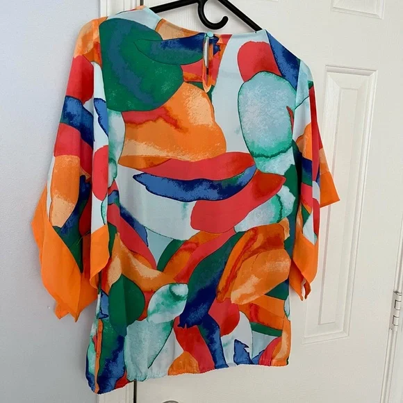 🔥NWOT🔥 Classy, Elegant Lightweight Fun Colors Wide Sleeves Top - Picture 9 of 9